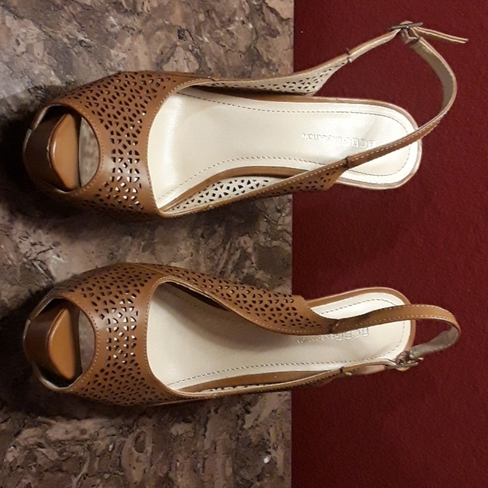 Light brown strapy BCBG Pump